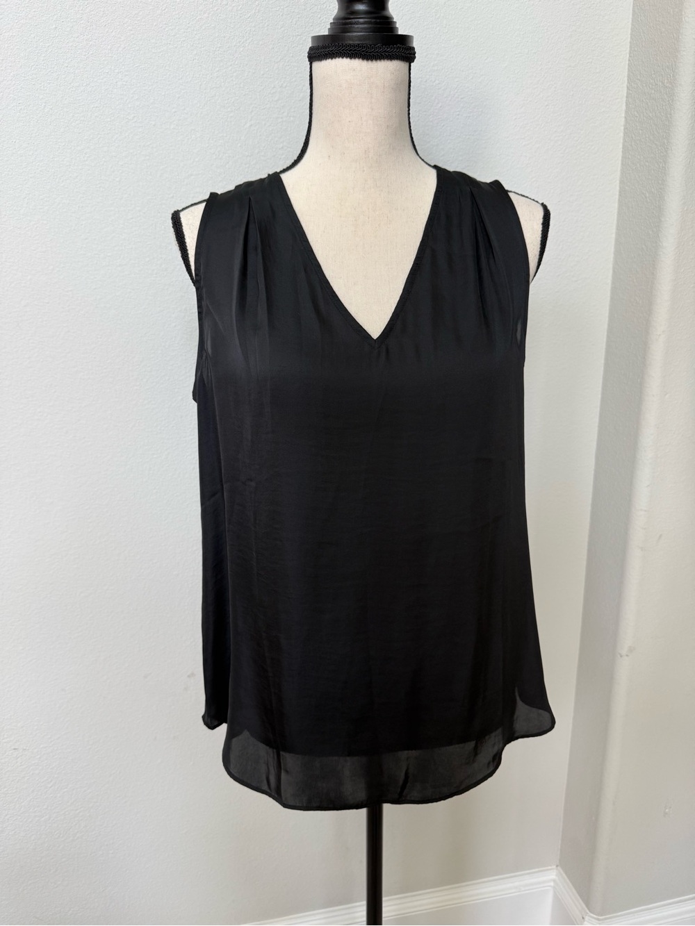 Banana Republic Black Sleeveless V-Neck Camisole
